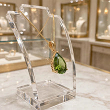 Elegante collar de peridoto (olivo) en forma de lágrima – Plata de ley bañada en oro de 18 quilates | Pieza llamativa e hipoalergénica | Artesanía española limitada