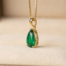 Parure Collier et Boucles d'Oreilles de Luxe Goutte d'Émeraude Nano – Bijoux Espagnols Faits Main en Édition Limitée en Argent Sterling Plaqué Or 18K sans Nickel par Curación Holística