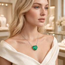 Collar artesanal de corazón de 20 mm con nanoesmeralda | Plata de ley hipoalergénica | Artesanía española limitada