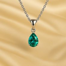 “Handmade Nano-Emerald Sterling Silver Necklace on Cream Background - Curación Holística”