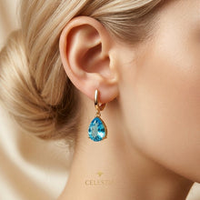 Elegantes pendientes de lágrima de topacio azul suizo hechos a mano | Plata de ley chapada en oro de 18 quilates | Pequeños pendientes colgantes de oro tipo huggie