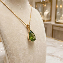 Elegante collar de peridoto (olivo) en forma de lágrima – Plata de ley bañada en oro de 18 quilates | Pieza llamativa e hipoalergénica | Artesanía española limitada