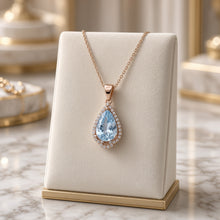 Collar exclusivo con lágrima de aguamarina | Plata de ley 925 bañada en oro rosa sin níquel | Joyería artesanal española de edición limitada por Curación Holística