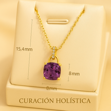 Curación Holística necklace on creamy display box with brand logo and measurements