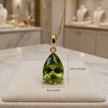 Elegante collar de peridoto (olivo) en forma de lágrima – Plata de ley bañada en oro de 18 quilates | Pieza llamativa e hipoalergénica | Artesanía española limitada