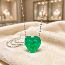 Collar artesanal de corazón de 20 mm con nanoesmeralda | Plata de ley hipoalergénica | Artesanía española limitada