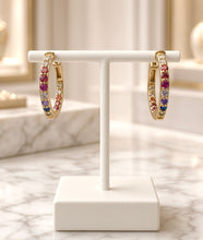 Pendientes de aro con gemas arcoíris hechos a mano | Plata de ley, chapado en oro de 18k, sin níquel | Artesanía española, serie limitada