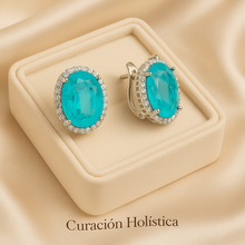 Luxury jewelry branding with Curación Holística engraving and earrings