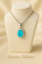 	Curación Holística boho necklace featuring bright blue healing gemstone