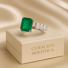 	Crystal gemstone ring by Curación Holística luxury jewelry brand
