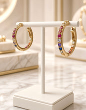 Pendientes de aro con gemas arcoíris hechos a mano | Plata de ley, chapado en oro de 18k, sin níquel | Artesanía española, serie limitada