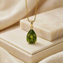 Elegante collar de peridoto (olivo) en forma de lágrima – Plata de ley bañada en oro de 18 quilates | Pieza llamativa e hipoalergénica | Artesanía española limitada