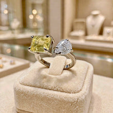 Anillo ajustable de citrino y cuarzo blanco en plata de ley. Exclusividad artesanal de Curación Holística.
