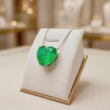 Collar artesanal de corazón de 20 mm con nanoesmeralda | Plata de ley hipoalergénica | Artesanía española limitada